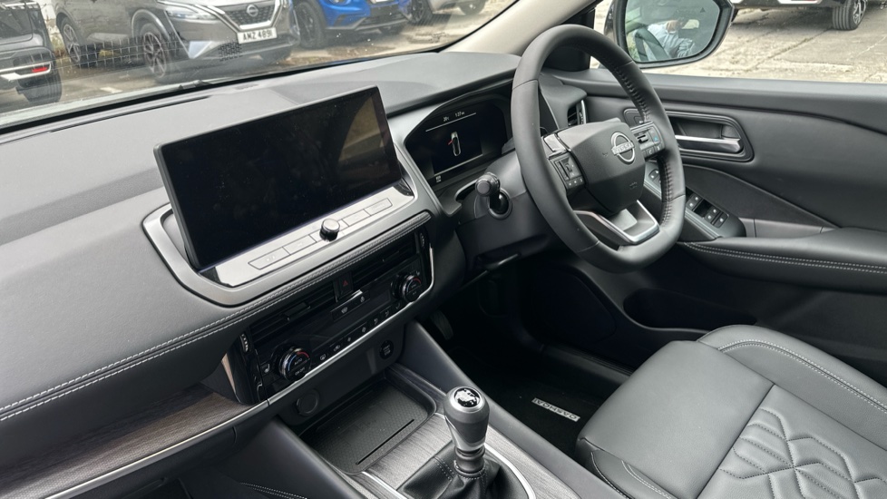 Nissan Qashqai 1.3 DiG-T MH 158 Tekna 5dr Petrol Hatchback - Image 9