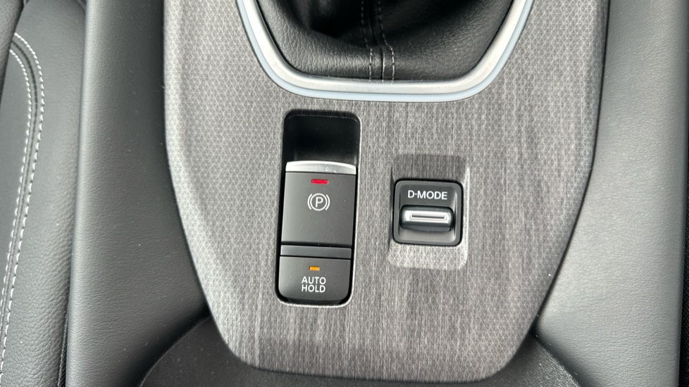 Nissan Qashqai 1.3 DiG-T MH 158 Tekna 5dr Petrol Hatchback - Image 26
