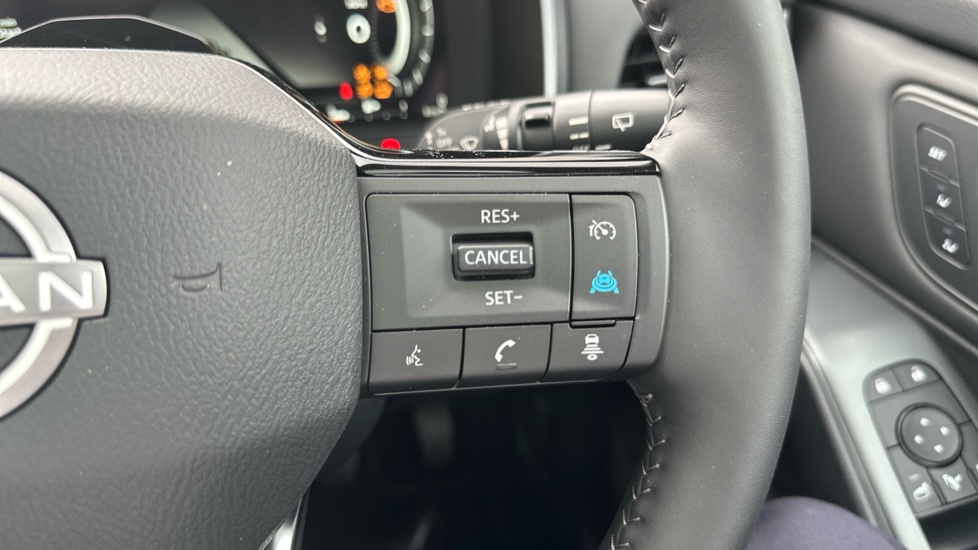 Nissan Qashqai 1.3 DiG-T MH 158 Tekna 5dr Petrol Hatchback - Image 29