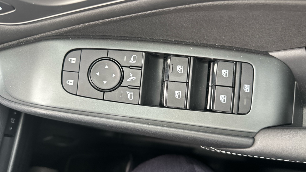 Nissan Qashqai 1.3 DiG-T MH 158 Tekna 5dr Petrol Hatchback - Image 30