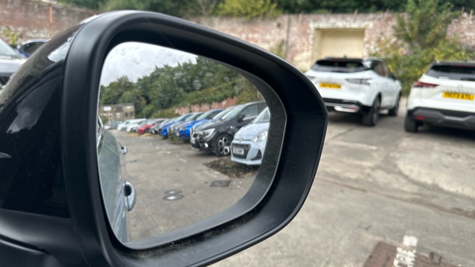 Nissan Qashqai 1.3 DiG-T MH 158 Tekna 5dr Petrol Hatchback - Image 34