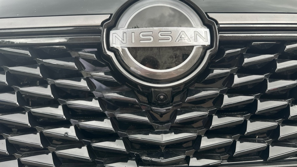 Nissan Qashqai 1.3 DiG-T MH 158 Tekna 5dr Petrol Hatchback - Image 35