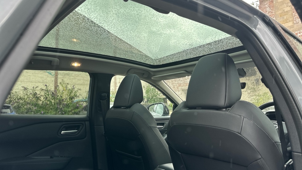 Nissan Qashqai 1.3 DiG-T MH 158 Tekna 5dr Petrol Hatchback - Image 36