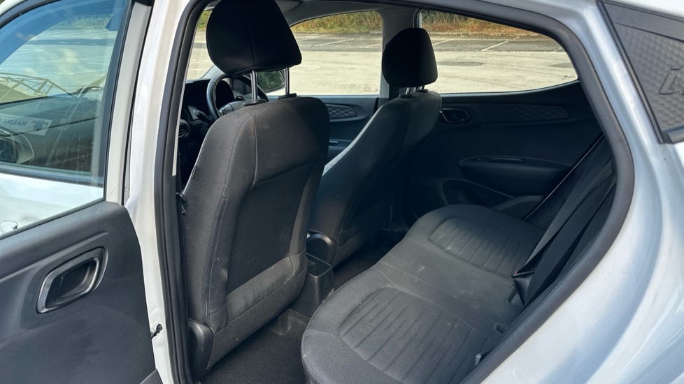 Hyundai i10 1.2 MPi SE Connect 5dr Auto Petrol Hatchback - Image 16