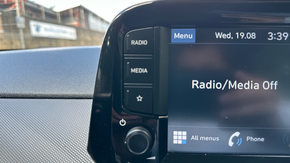 Hyundai i10 1.2 MPi SE Connect 5dr Auto Petrol Hatchback - Image 33