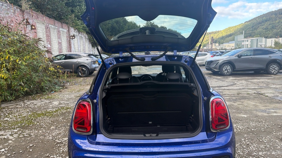 MINI Hatchback 1.5 Cooper Sport II 3dr Petrol Hatchback - Image 4