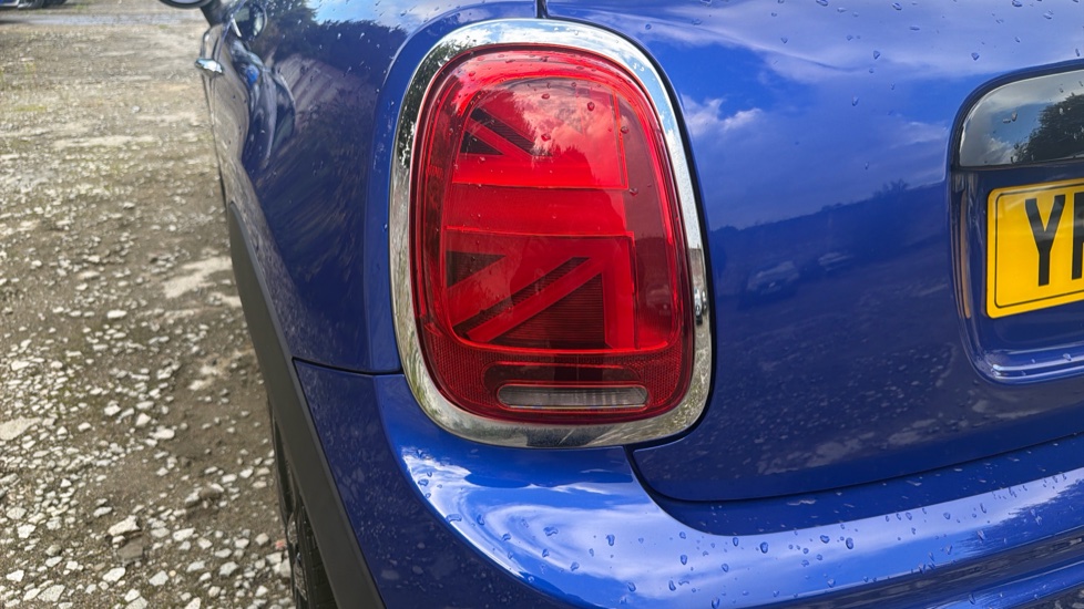 MINI Hatchback 1.5 Cooper Sport II 3dr Petrol Hatchback - Image 29