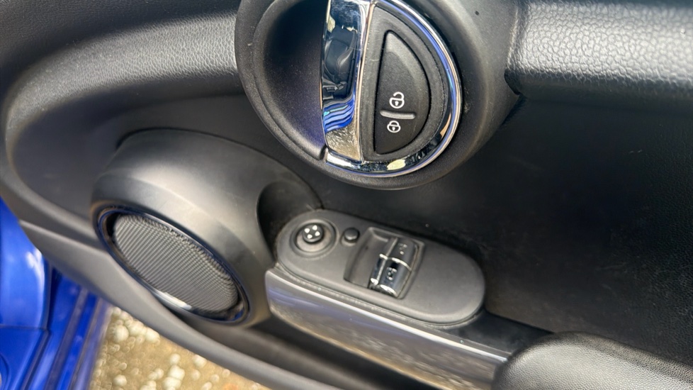 MINI Hatchback 1.5 Cooper Sport II 3dr Petrol Hatchback - Image 33