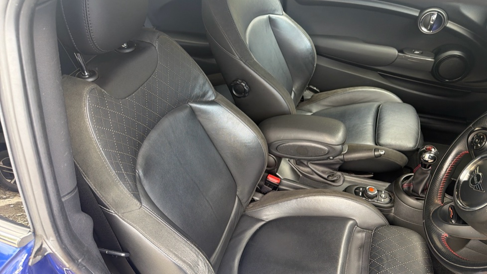 MINI Hatchback 1.5 Cooper Sport II 3dr Petrol Hatchback - Image 35