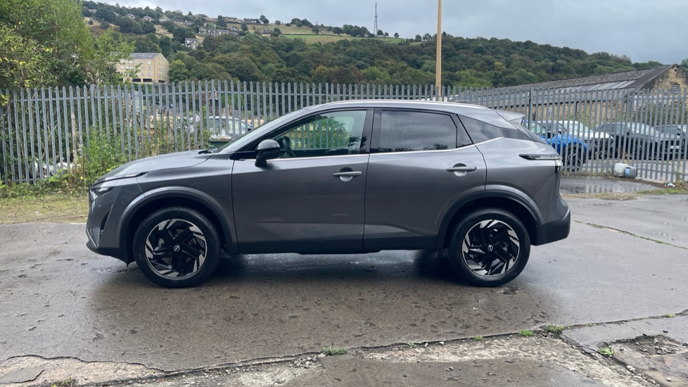 Nissan Qashqai 1.3 DiG-T MH N-Connecta 5dr Petrol Hatchback - Image 8