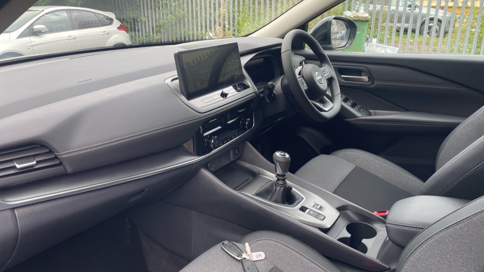 Nissan Qashqai 1.3 DiG-T MH N-Connecta 5dr Petrol Hatchback - Image 9