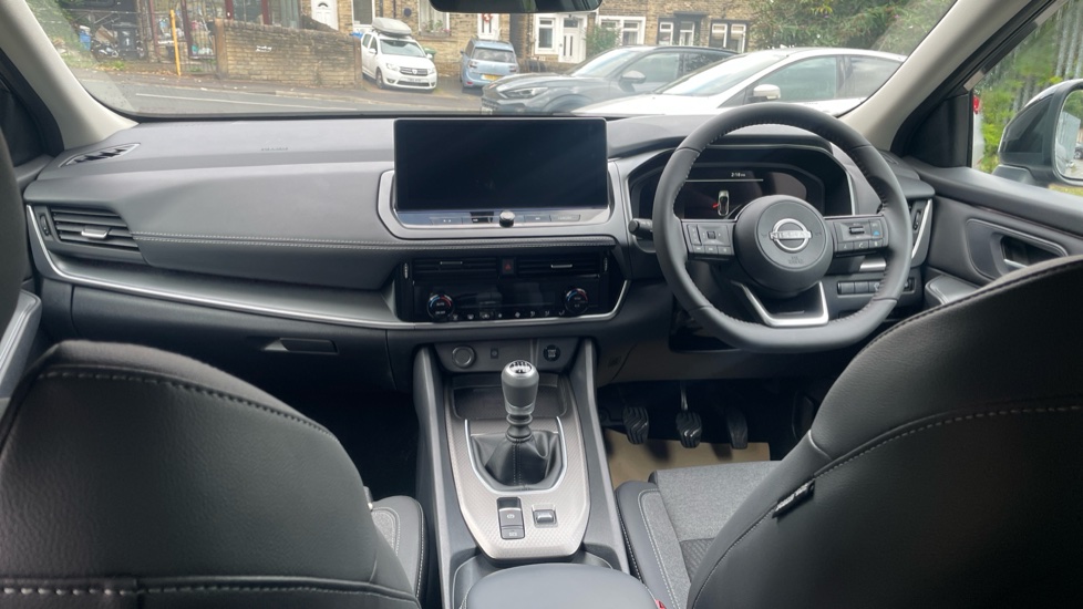 Nissan Qashqai 1.3 DiG-T MH N-Connecta 5dr Petrol Hatchback - Image 10