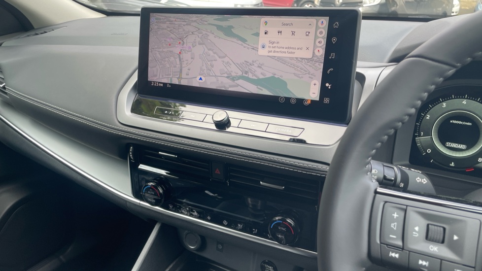 Nissan Qashqai 1.3 DiG-T MH N-Connecta 5dr Petrol Hatchback - Image 14