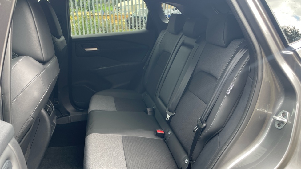 Nissan Qashqai 1.3 DiG-T MH N-Connecta 5dr Petrol Hatchback - Image 16