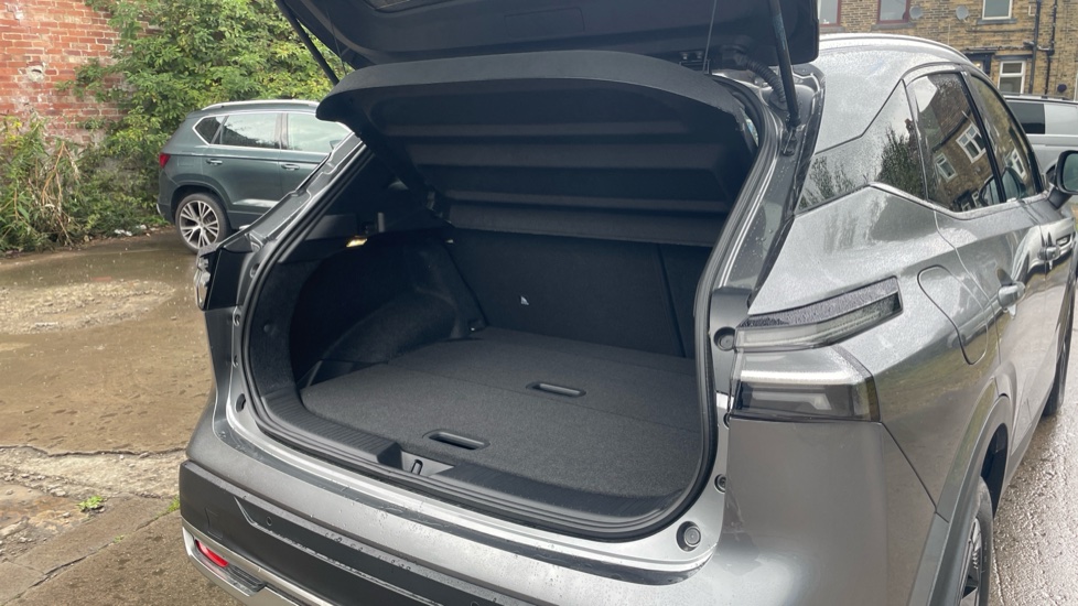Nissan Qashqai 1.3 DiG-T MH N-Connecta 5dr Petrol Hatchback - Image 21