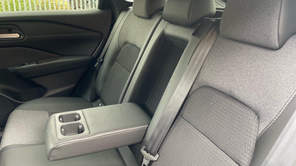 Nissan Qashqai 1.3 DiG-T MH N-Connecta 5dr Petrol Hatchback - Image 26