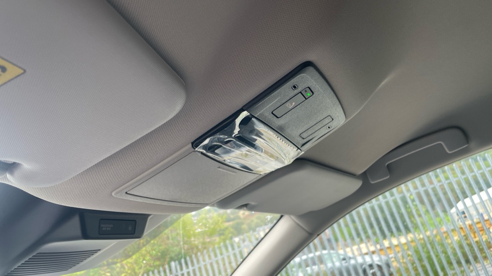 Nissan Qashqai 1.3 DiG-T MH N-Connecta 5dr Petrol Hatchback - Image 31