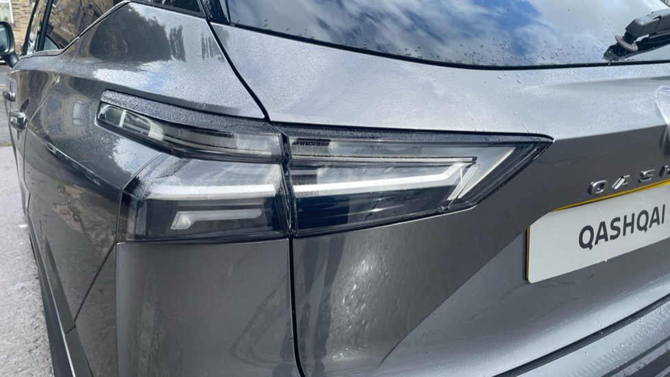Nissan Qashqai 1.3 DiG-T MH N-Connecta 5dr Petrol Hatchback - Image 32