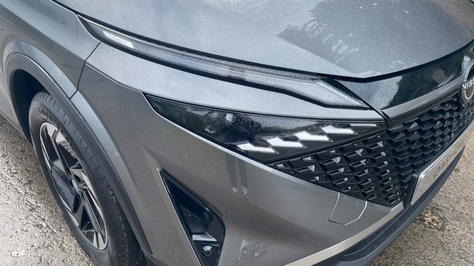 Nissan Qashqai 1.3 DiG-T MH N-Connecta 5dr Petrol Hatchback - Image 33