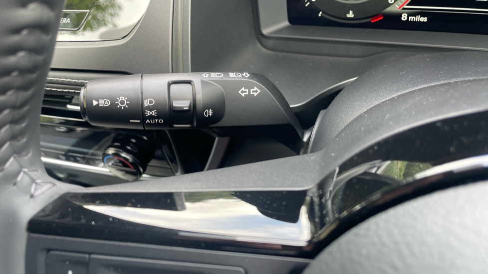 Nissan Qashqai 1.3 DiG-T MH N-Connecta 5dr Petrol Hatchback - Image 43