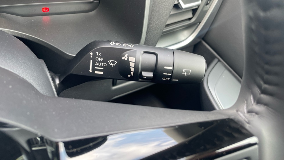Nissan Qashqai 1.3 DiG-T MH N-Connecta 5dr Petrol Hatchback - Image 44