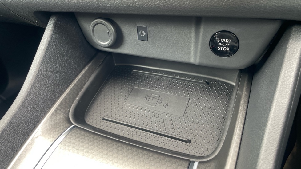 Nissan Qashqai 1.3 DiG-T MH N-Connecta 5dr Petrol Hatchback - Image 47