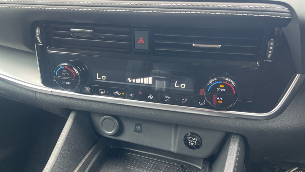 Nissan Qashqai 1.3 DiG-T MH N-Connecta 5dr Petrol Hatchback - Image 48