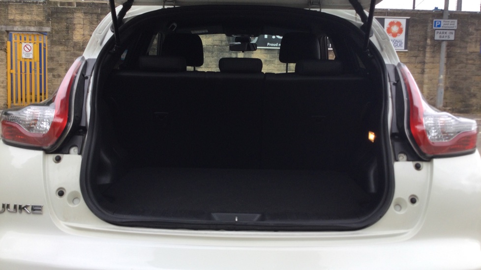 Nissan Juke 1.6 Tekna 5dr Xtronic Petrol Hatchback - Image 4
