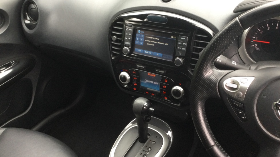 Nissan Juke 1.6 Tekna 5dr Xtronic Petrol Hatchback - Image 14