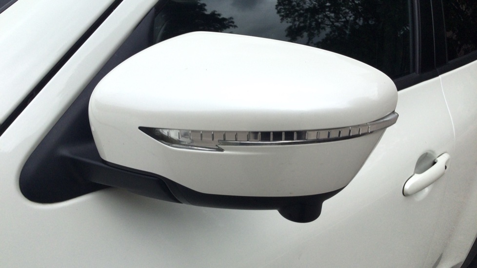 Nissan Juke 1.6 Tekna 5dr Xtronic Petrol Hatchback - Image 23