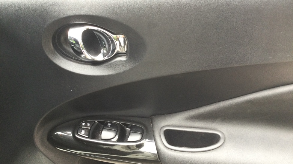 Nissan Juke 1.6 Tekna 5dr Xtronic Petrol Hatchback - Image 27
