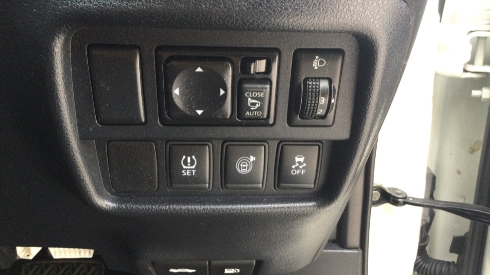 Nissan Juke 1.6 Tekna 5dr Xtronic Petrol Hatchback - Image 28