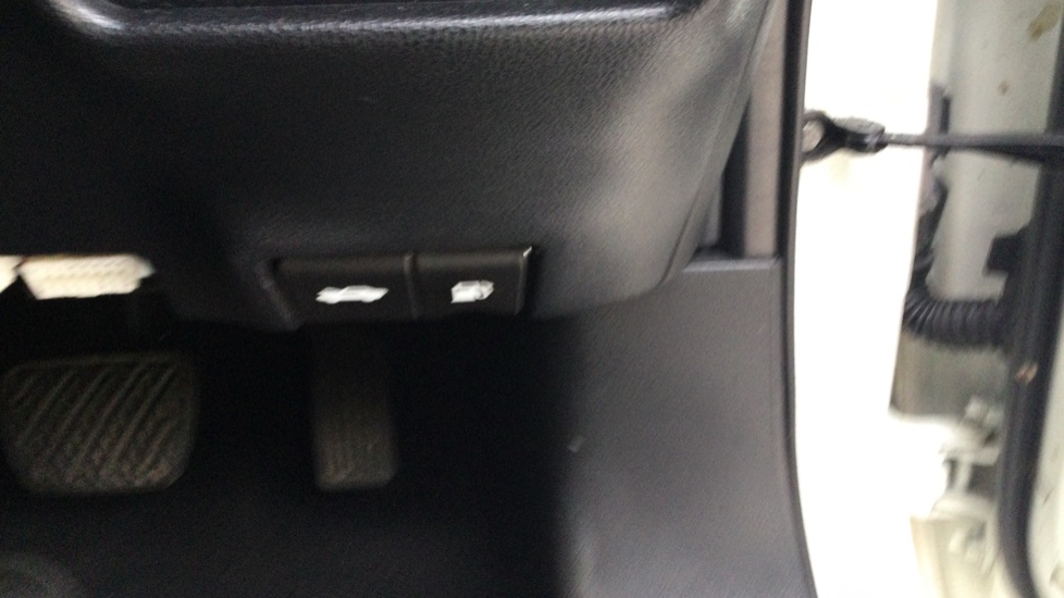 Nissan Juke 1.6 Tekna 5dr Xtronic Petrol Hatchback - Image 29