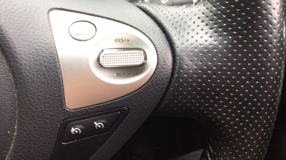Nissan Juke 1.6 Tekna 5dr Xtronic Petrol Hatchback - Image 30