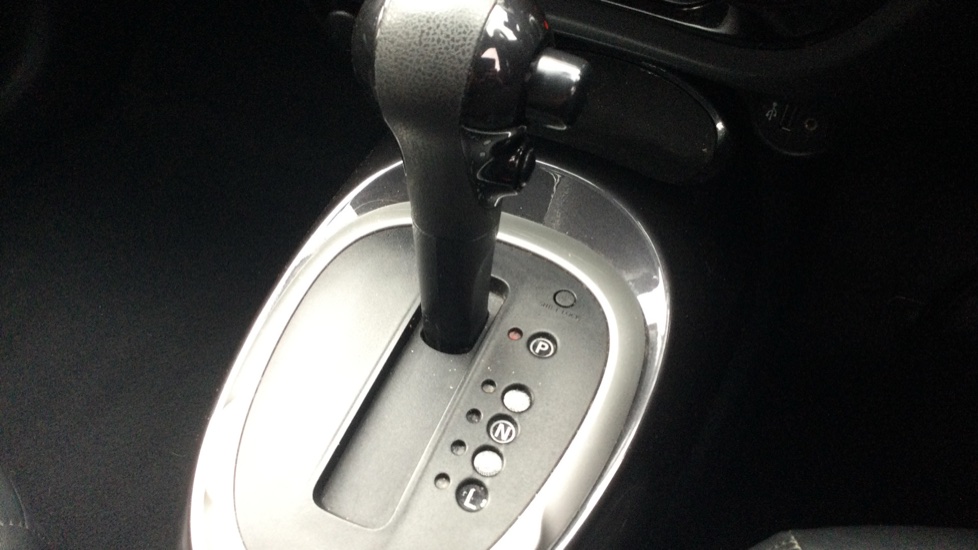 Nissan Juke 1.6 Tekna 5dr Xtronic Petrol Hatchback - Image 38