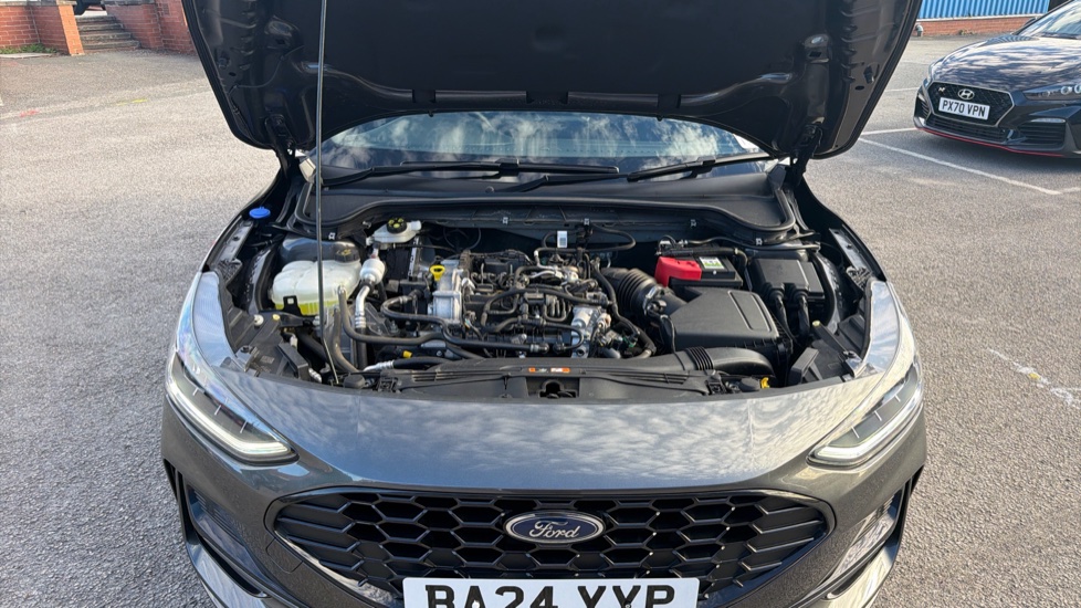 Ford Focus 1.0 EcoBoost Hybrid mHEV ST-Line X 5dr Petrol Hatchback - Image 8