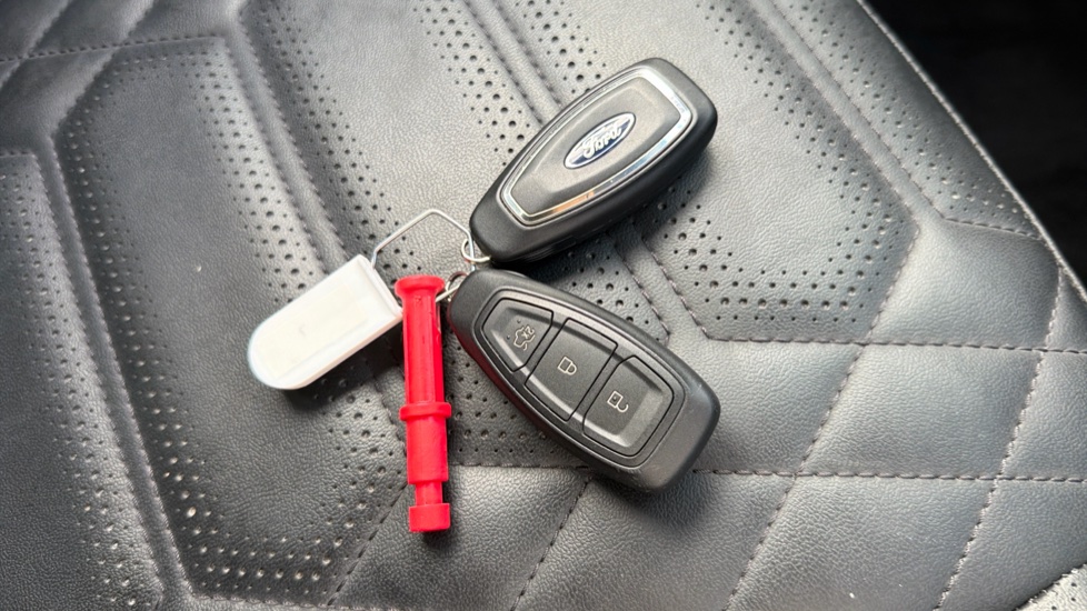 Ford Focus 1.0 EcoBoost Hybrid mHEV ST-Line X 5dr Petrol Hatchback - Image 20