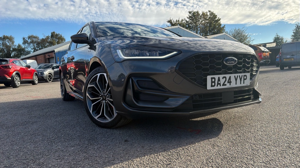 Ford Focus 1.0 EcoBoost Hybrid mHEV ST-Line X 5dr Petrol Hatchback - Image 25