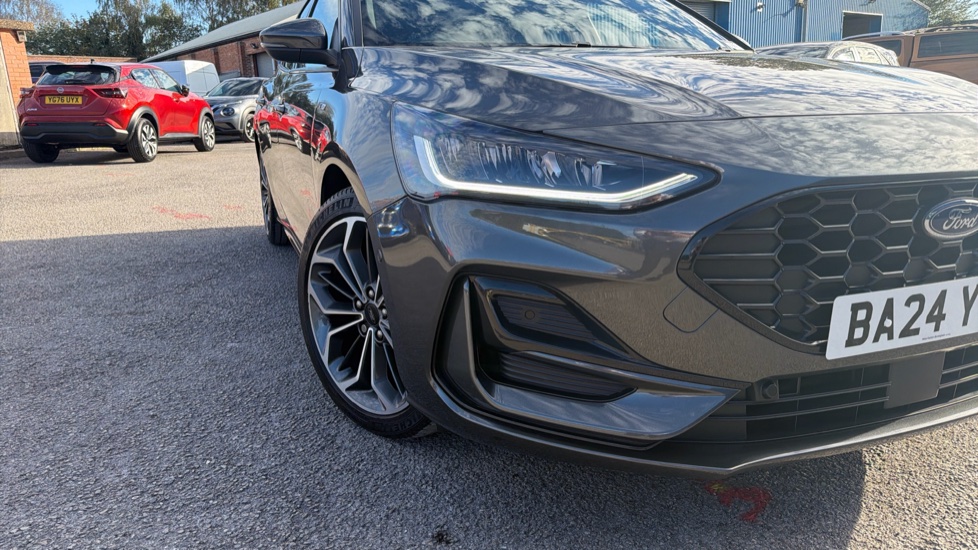 Ford Focus 1.0 EcoBoost Hybrid mHEV ST-Line X 5dr Petrol Hatchback - Image 26