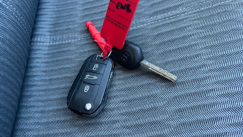 Vauxhall Corsa 1.2 SE 5dr Petrol Hatchback - Image 20