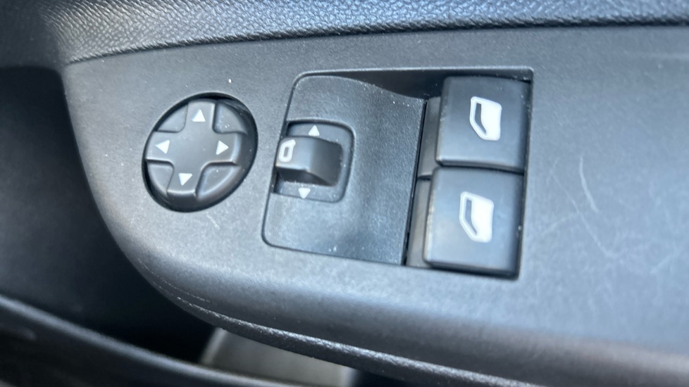 Vauxhall Corsa 1.2 SE 5dr Petrol Hatchback - Image 28