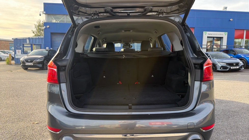 BMW 2 Series 220i Luxury 5dr DCT Petrol Estate - Image 4