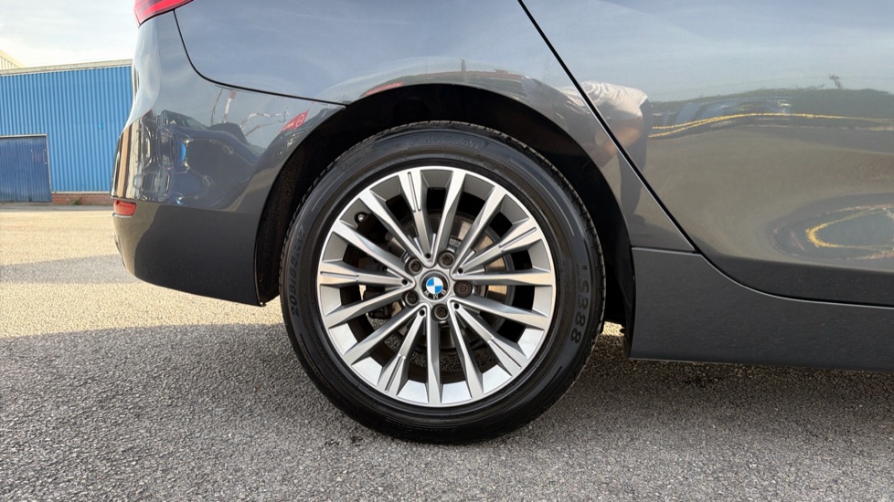 BMW 2 Series 220i Luxury 5dr DCT Petrol Estate - Image 7