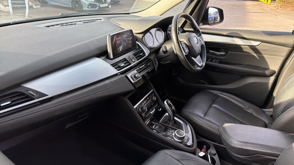 BMW 2 Series 220i Luxury 5dr DCT Petrol Estate - Image 9