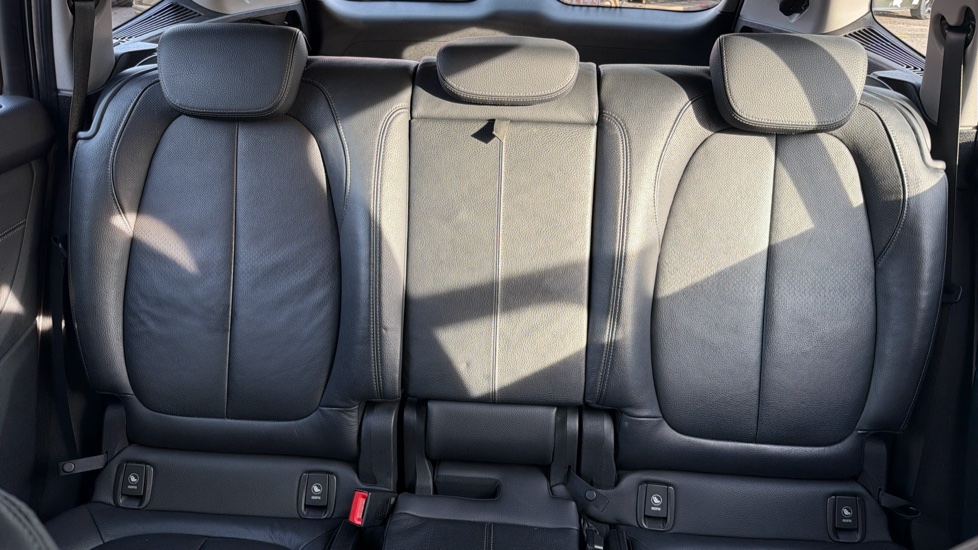 BMW 2 Series 220i Luxury 5dr DCT Petrol Estate - Image 15