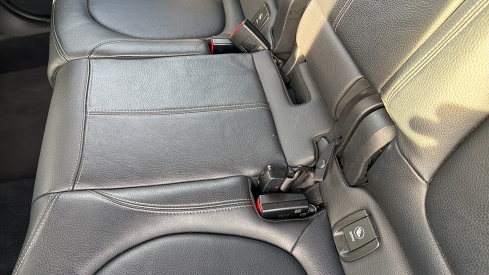 BMW 2 Series 220i Luxury 5dr DCT Petrol Estate - Image 17
