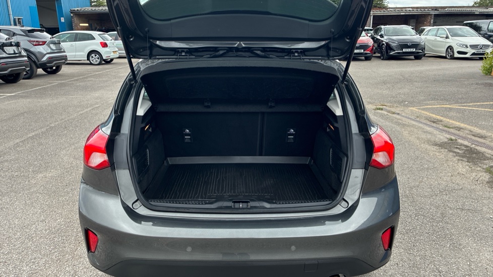 Ford Focus 1.0 EcoBoost 125 Titanium 5dr Auto Petrol Hatchback - Image 4