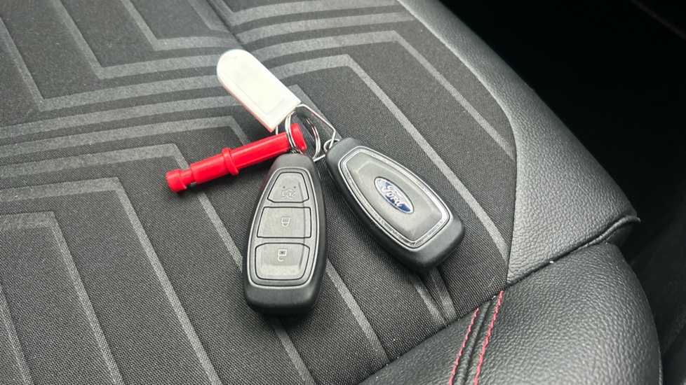 Ford Puma 1.0 EcoBoost Hybrid mHEV ST-Line X 5dr DCT Petrol Hatchback - Image 19