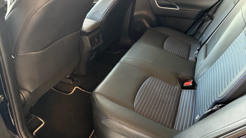 Toyota RAV4 2.5 VVT-i Hybrid Dynamic 5dr CVT Hybrid Estate - Image 16
