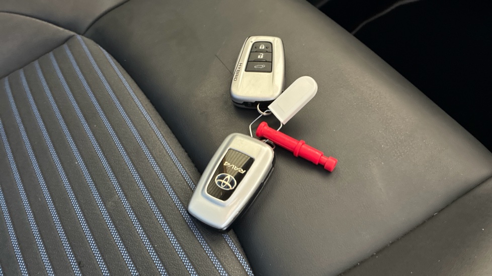 Toyota RAV4 2.5 VVT-i Hybrid Dynamic 5dr CVT Hybrid Estate - Image 20